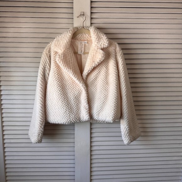 Lulu's Cozy Elegance Cream Faux Fur Textured Collared Jacket - Large - Picture 3 of 8
